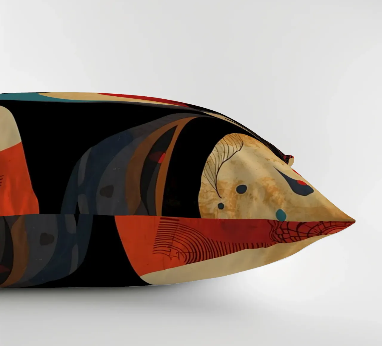 Ritratto astratto di una donna con un trucco audace cuscino da DesignDoodle