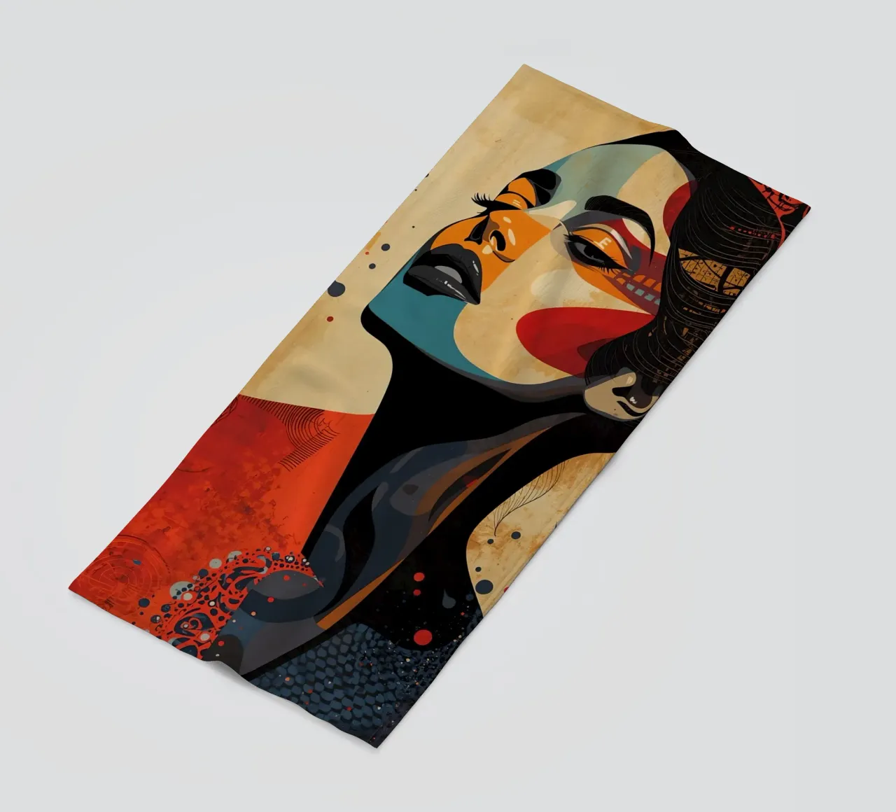 Ritratto astratto di una donna con un trucco audace telo mare da DesignDoodle