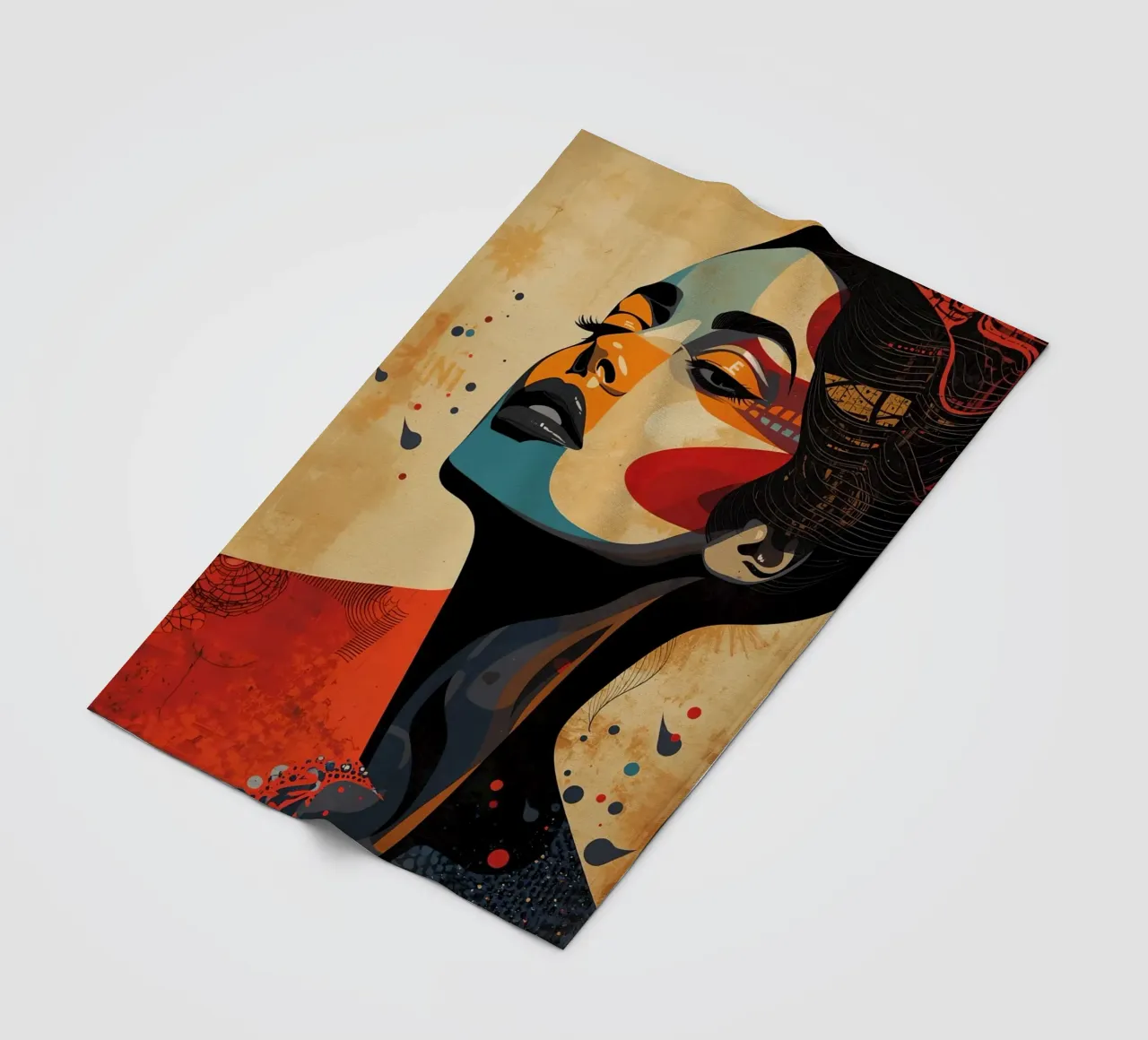 Ritratto astratto di una donna con un trucco audace coperta in pile da DesignDoodle