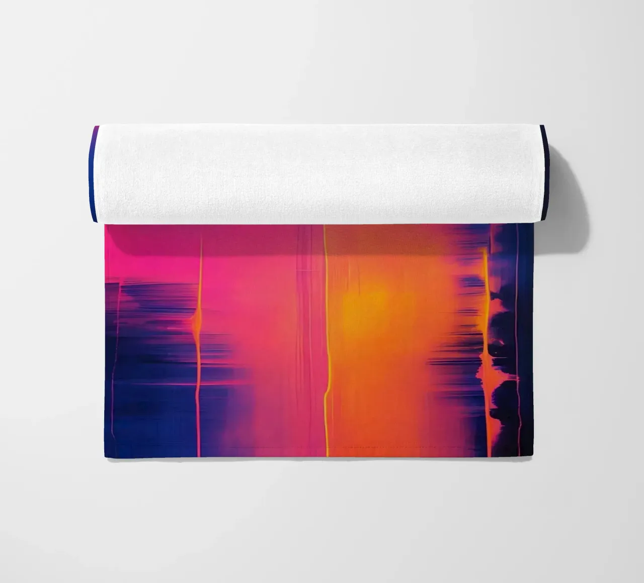 Strisce astratte Pinkesh con distorsione digitale telo mare da DesignDoodle