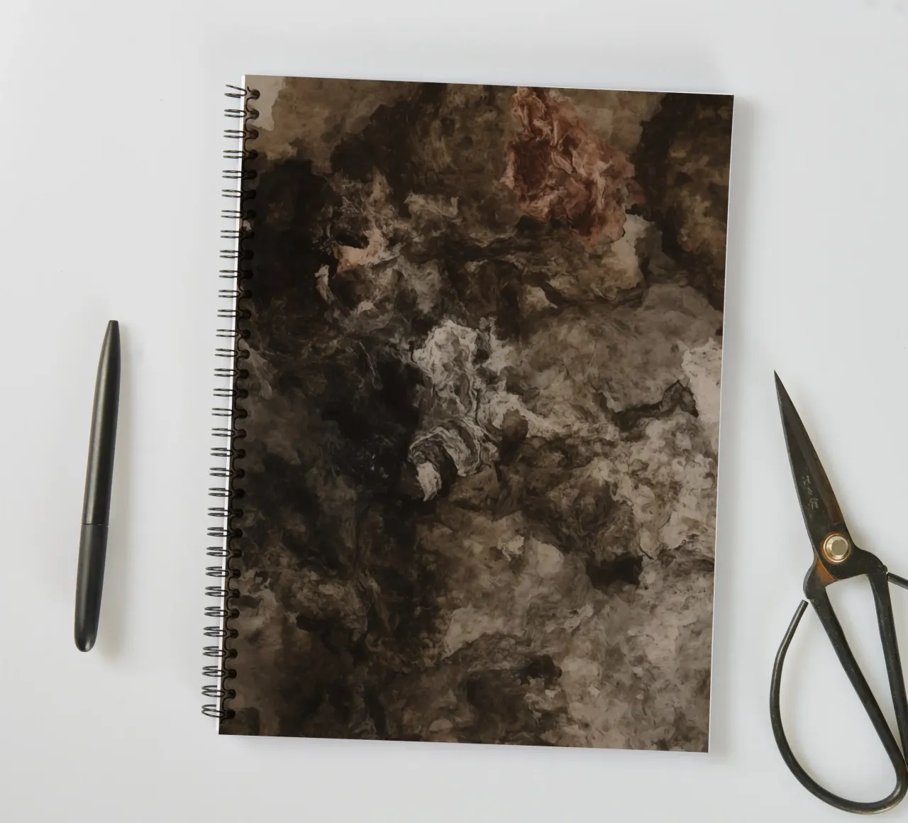 Abstrakte wirbelnde Texturen mit Rust Element Ringbuch von DesignDoodle