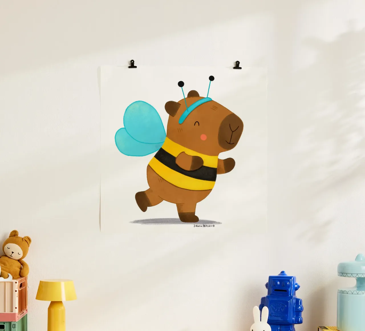 Capybara wearing a Bee Costume carta hahnemühle da julianamotzko