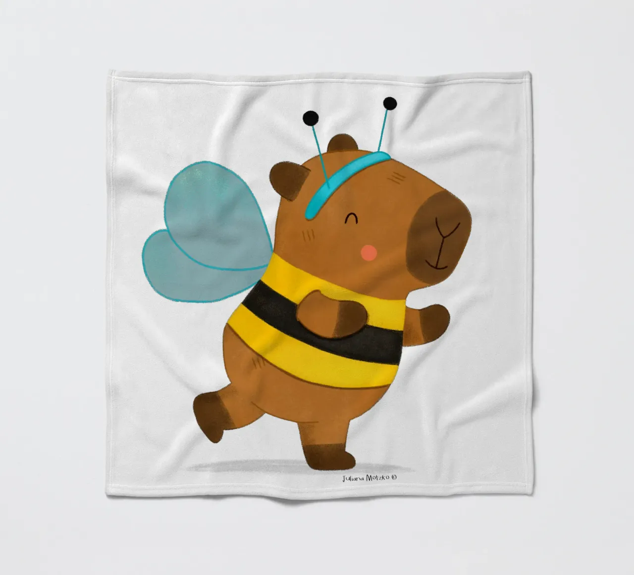 Capybara wearing a Bee Costume coperta in pile da julianamotzko