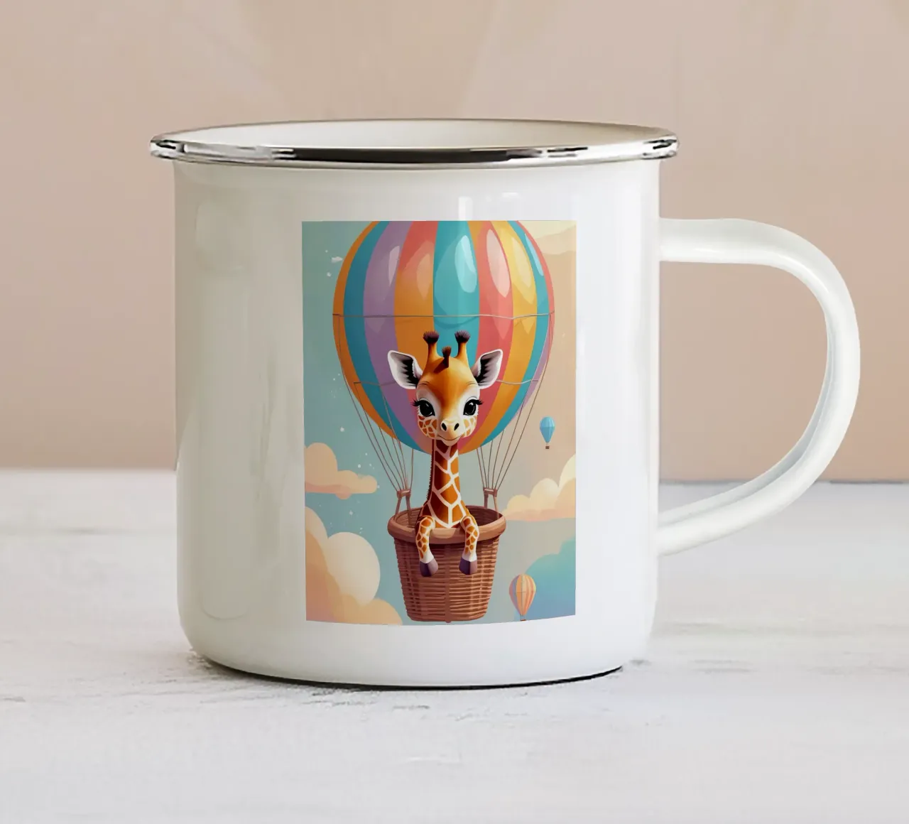 Carino Baby giraffa in mongolfiera tazza in smalto da DesignDoodle