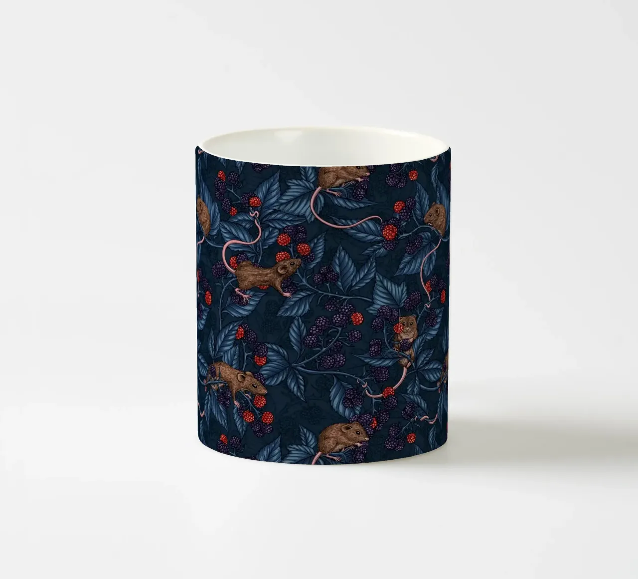 Topi e more su bianco tazza in ceramica da Painted Nature