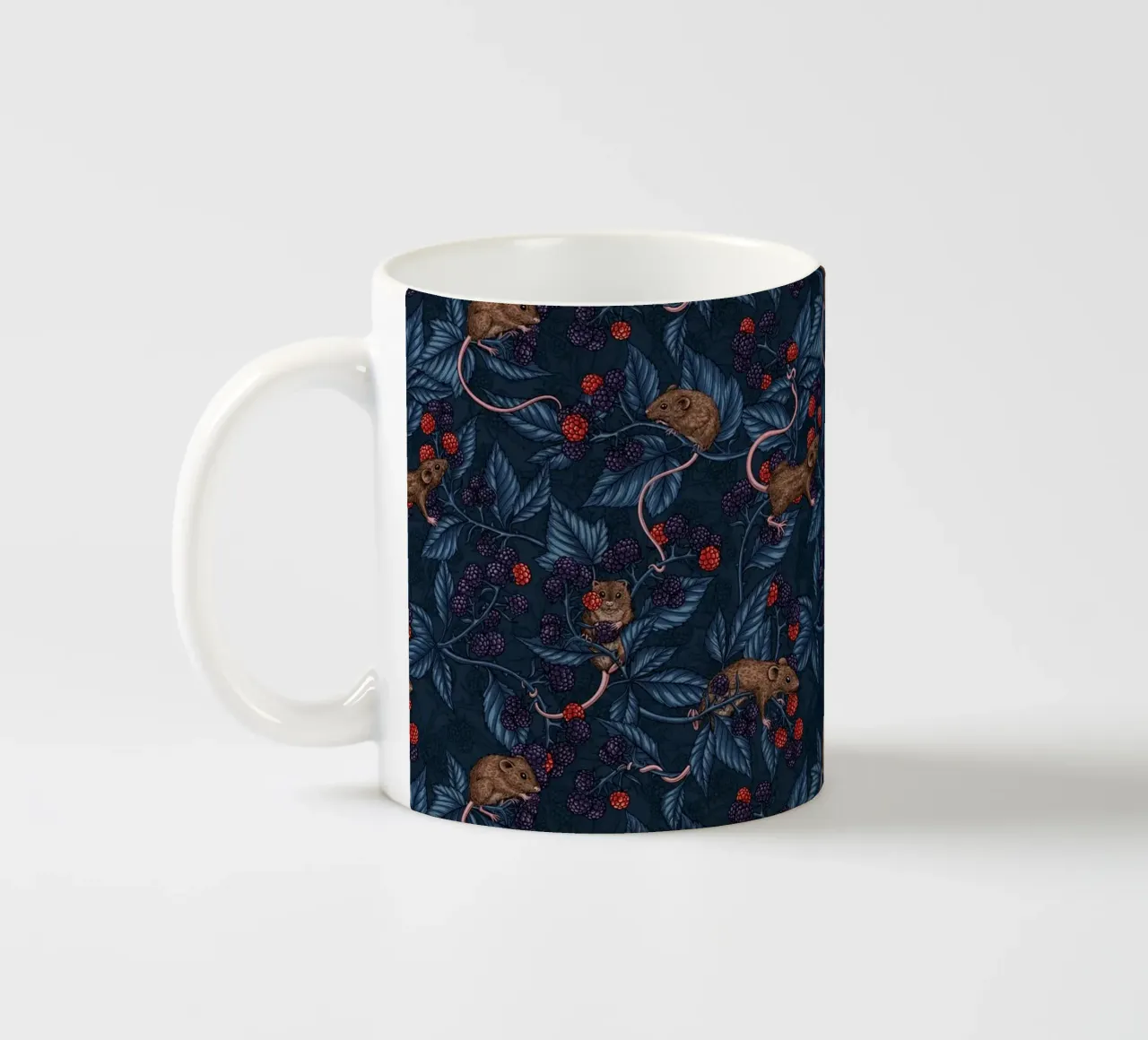 Topi e more su bianco tazza in ceramica da Painted Nature