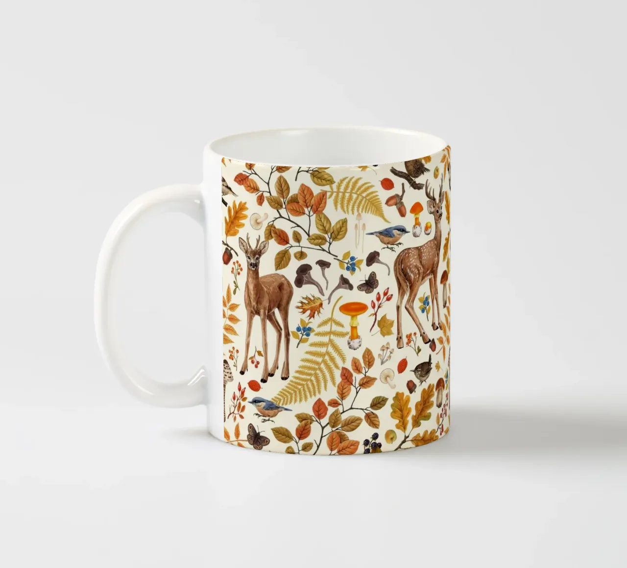 Herfstflora en -fauna op gebroken wit keramische mok van Painted Nature
