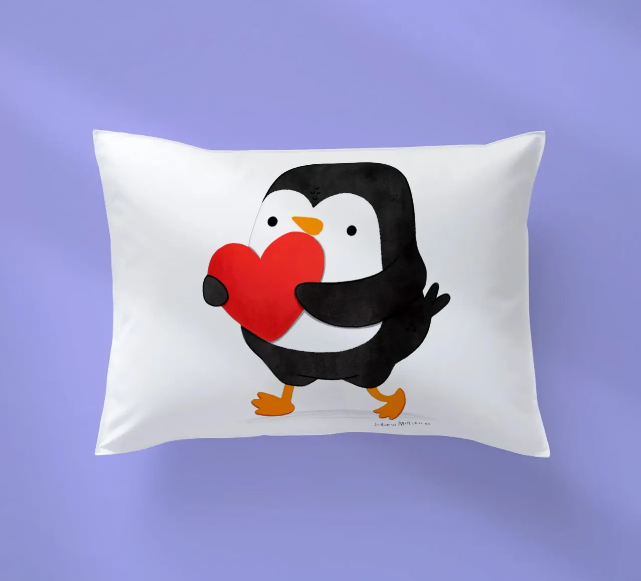 Penguin holding a big red heart cuscino da julianamotzko