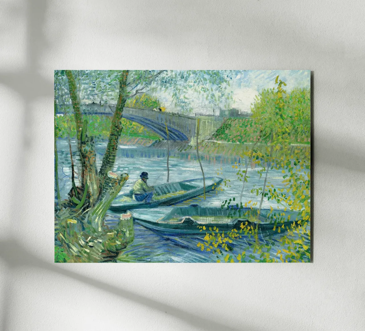 Pescatore e barca sul Pont de Clichy alluminio dibond da Roy Terrell