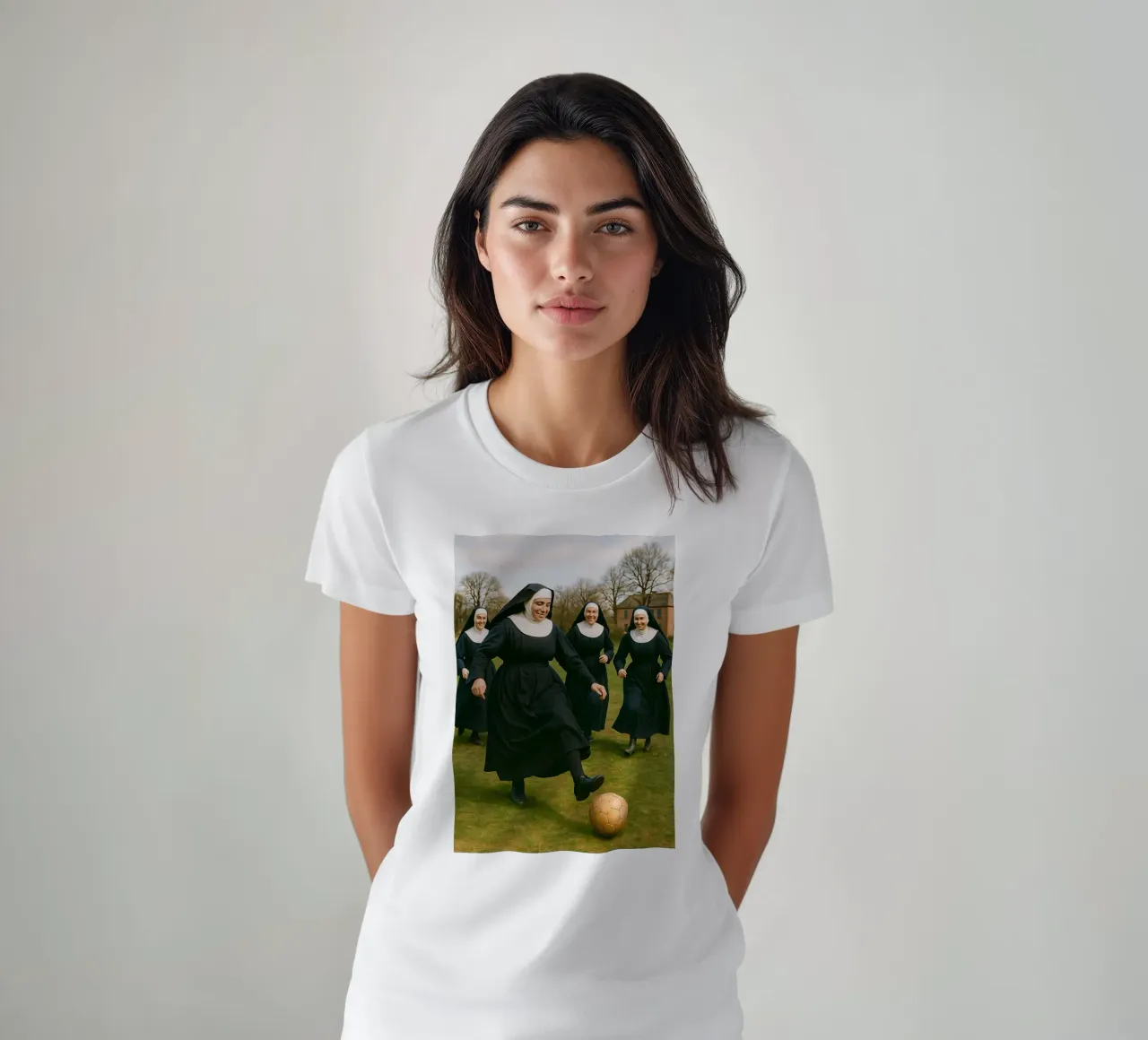 suora che gioca a calcio t-shirt da tamarind