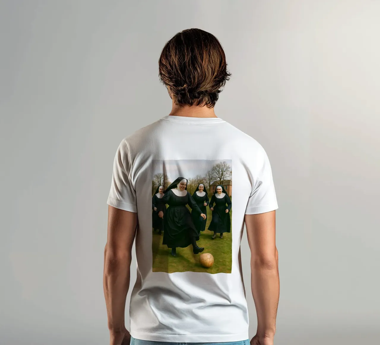 suora che gioca a calcio t-shirt da tamarind