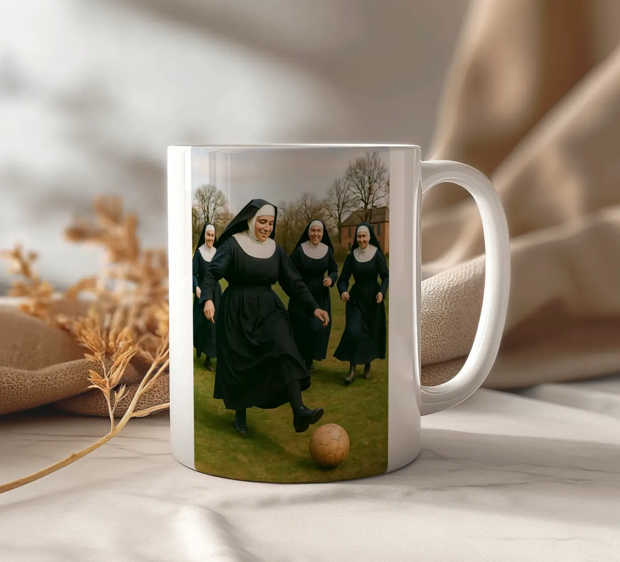 suora che gioca a calcio tazza in ceramica da tamarind