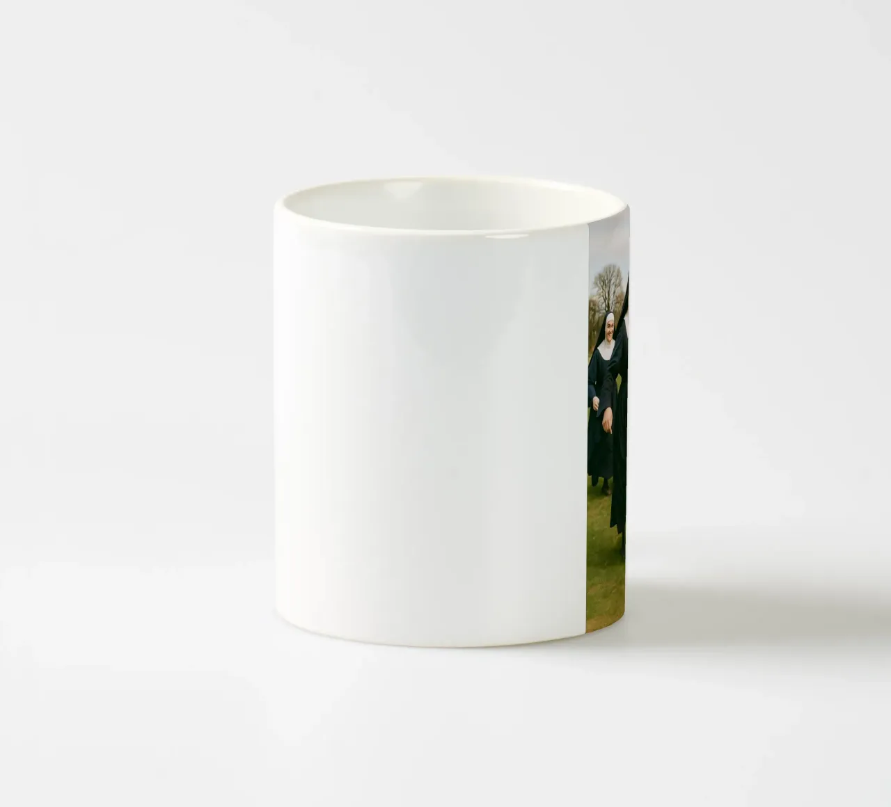 suora che gioca a calcio tazza in ceramica da tamarind