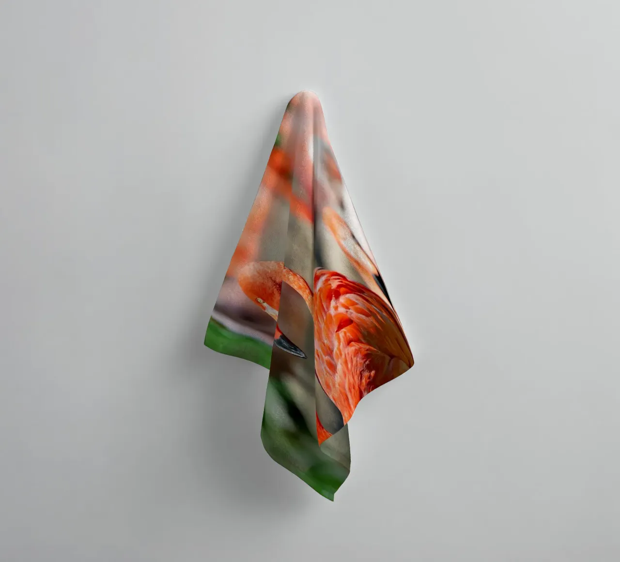 Gekleurde flamingo close-up badhanddoek van DiveDuke