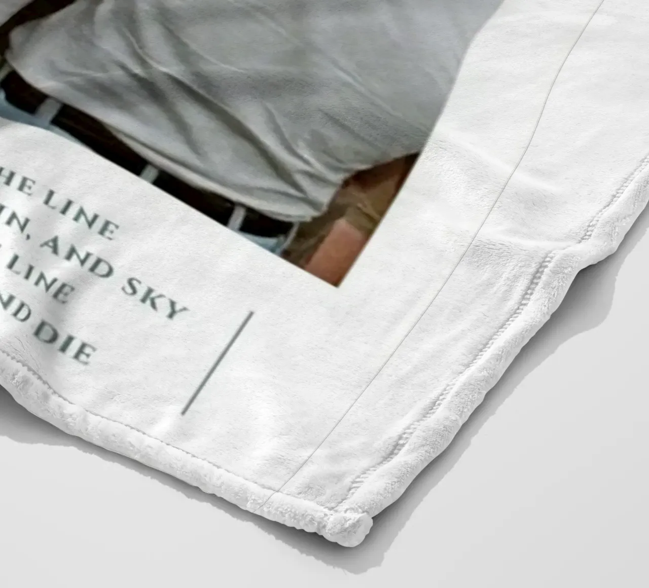 Zach Bryan coperta in pile da esoygeboys