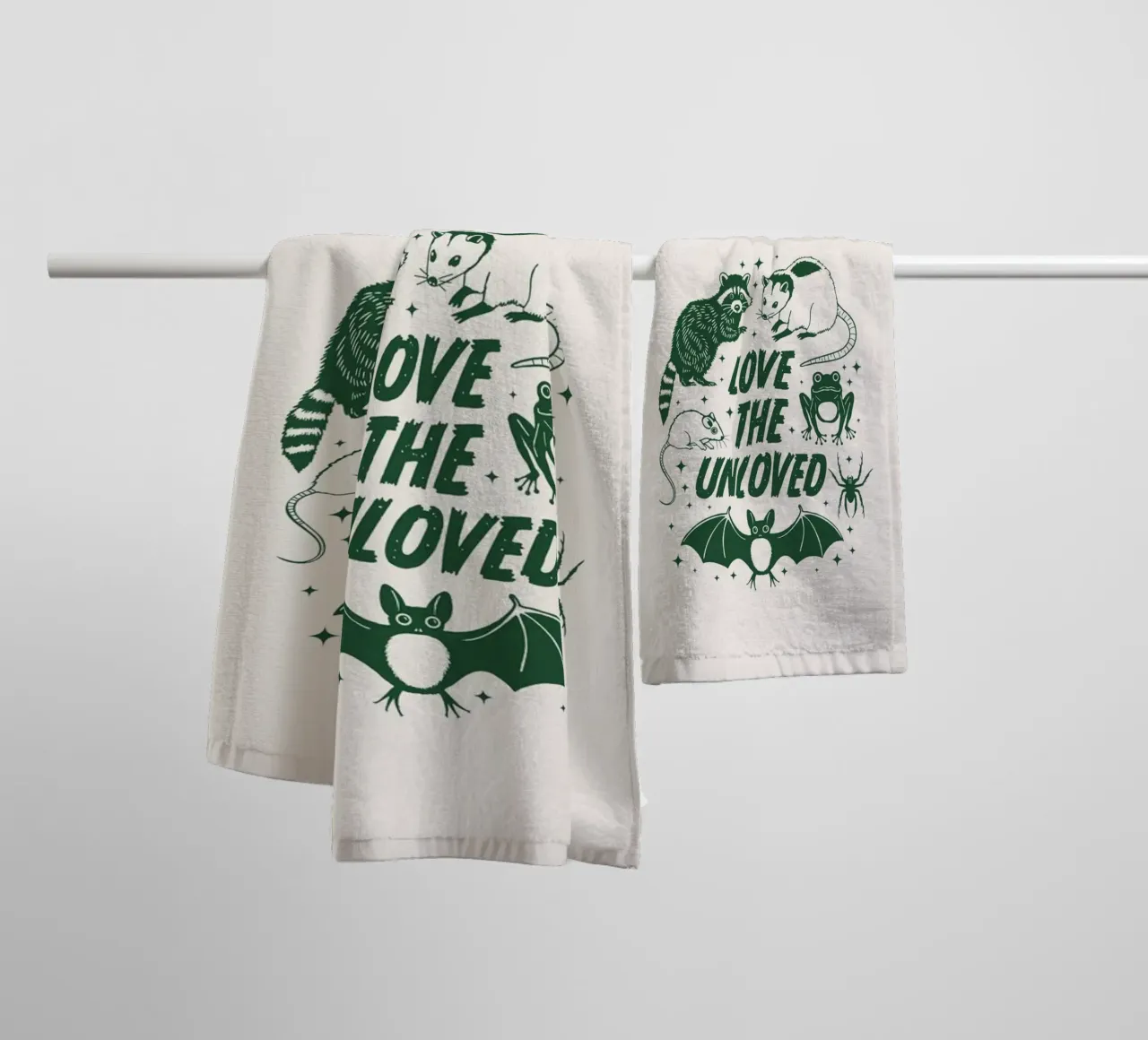 Amare chi non è amato asciugamano da bagno da Eco Rebel Creative