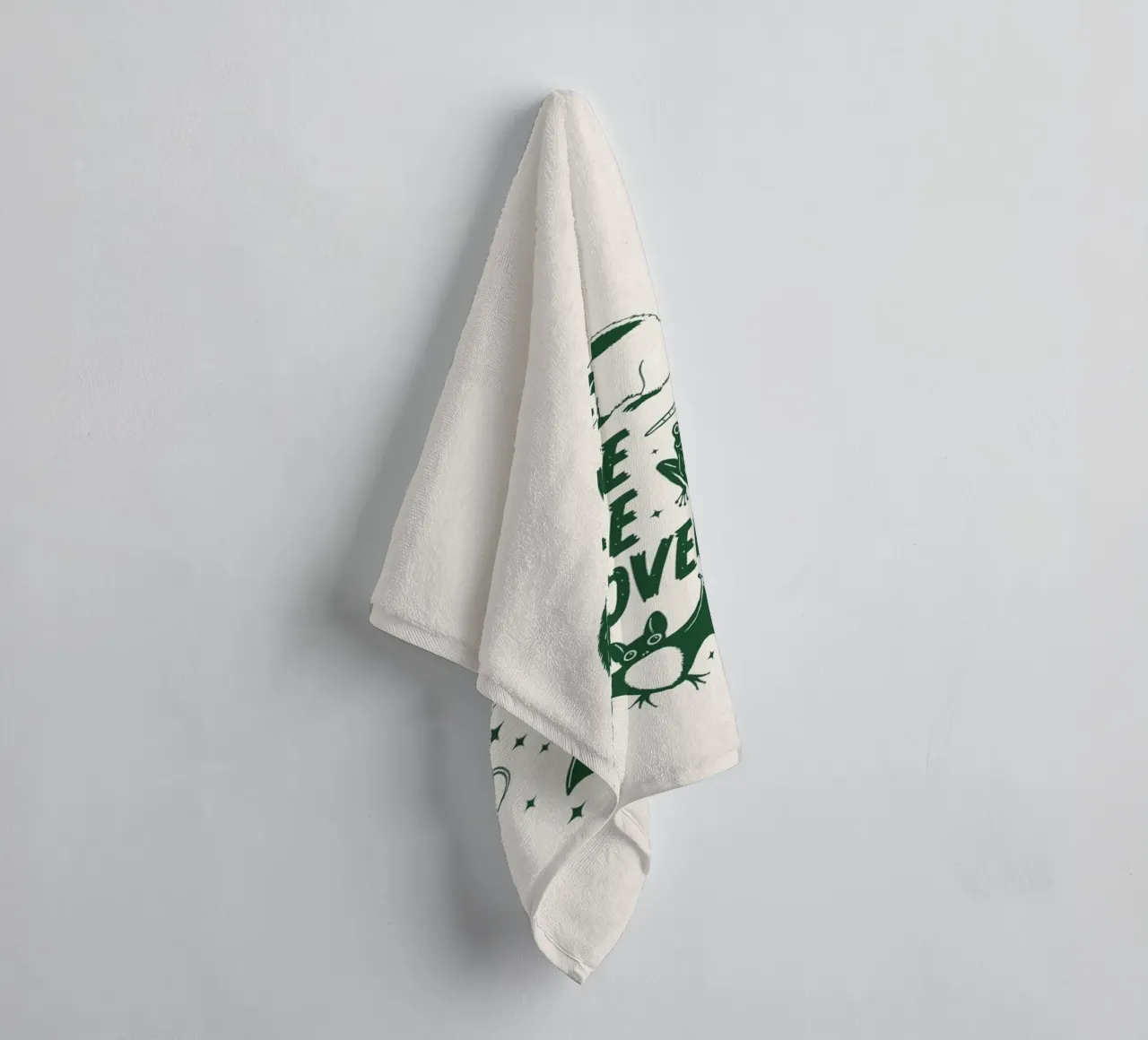 Amare chi non è amato asciugamano da bagno da Eco Rebel Creative