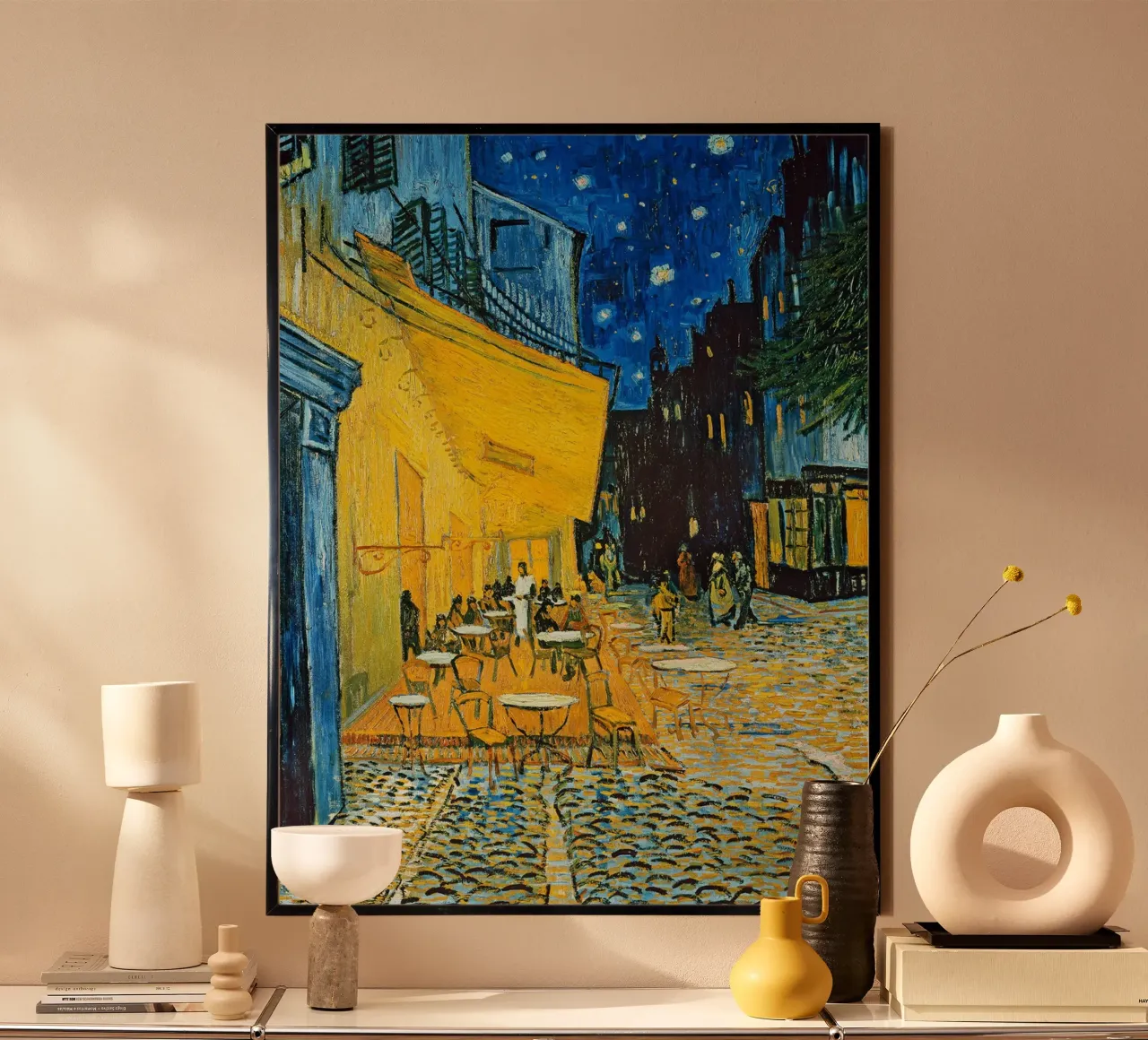 Terrazza di un caffè di notte (Place du Forum) di Vincent van G poster da Roy Terrell