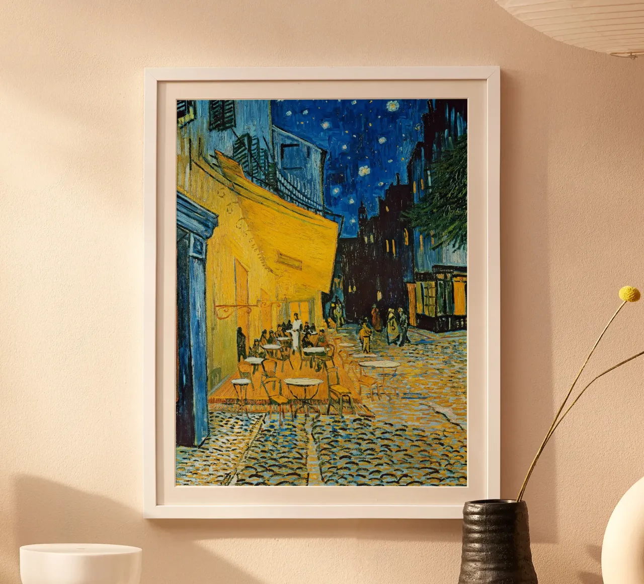 Terrazza di un caffè di notte (Place du Forum) di Vincent van G poster da Roy Terrell
