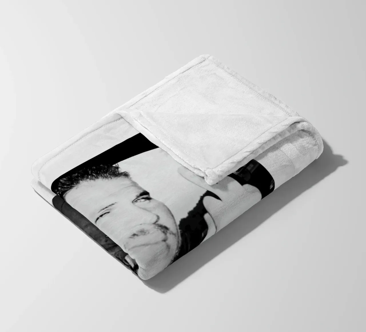 Zach Bryan coperta in pile da esoygeboys