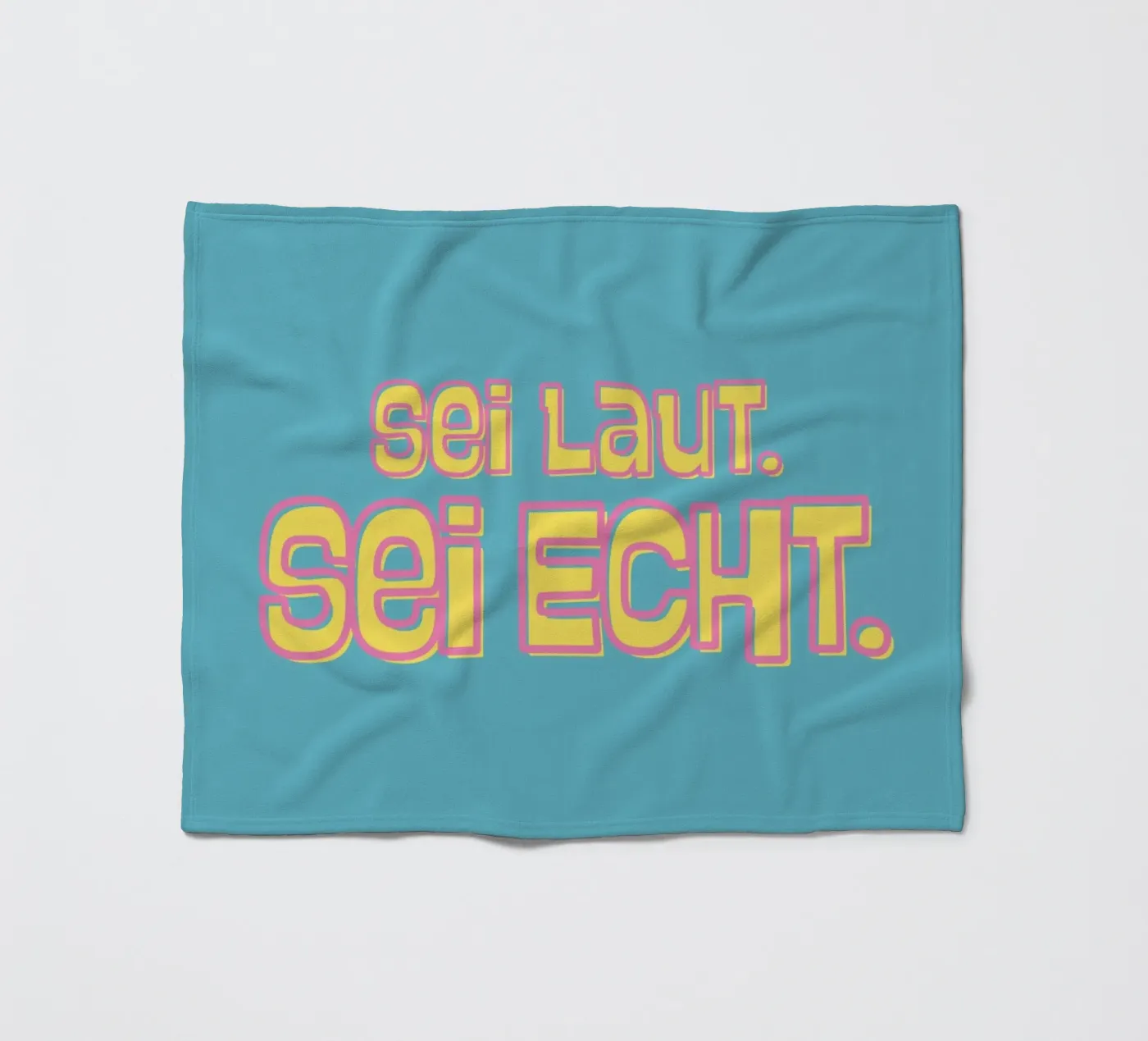 Sei laut. Sei echt. Fleecedecke von DigiWunderwerk