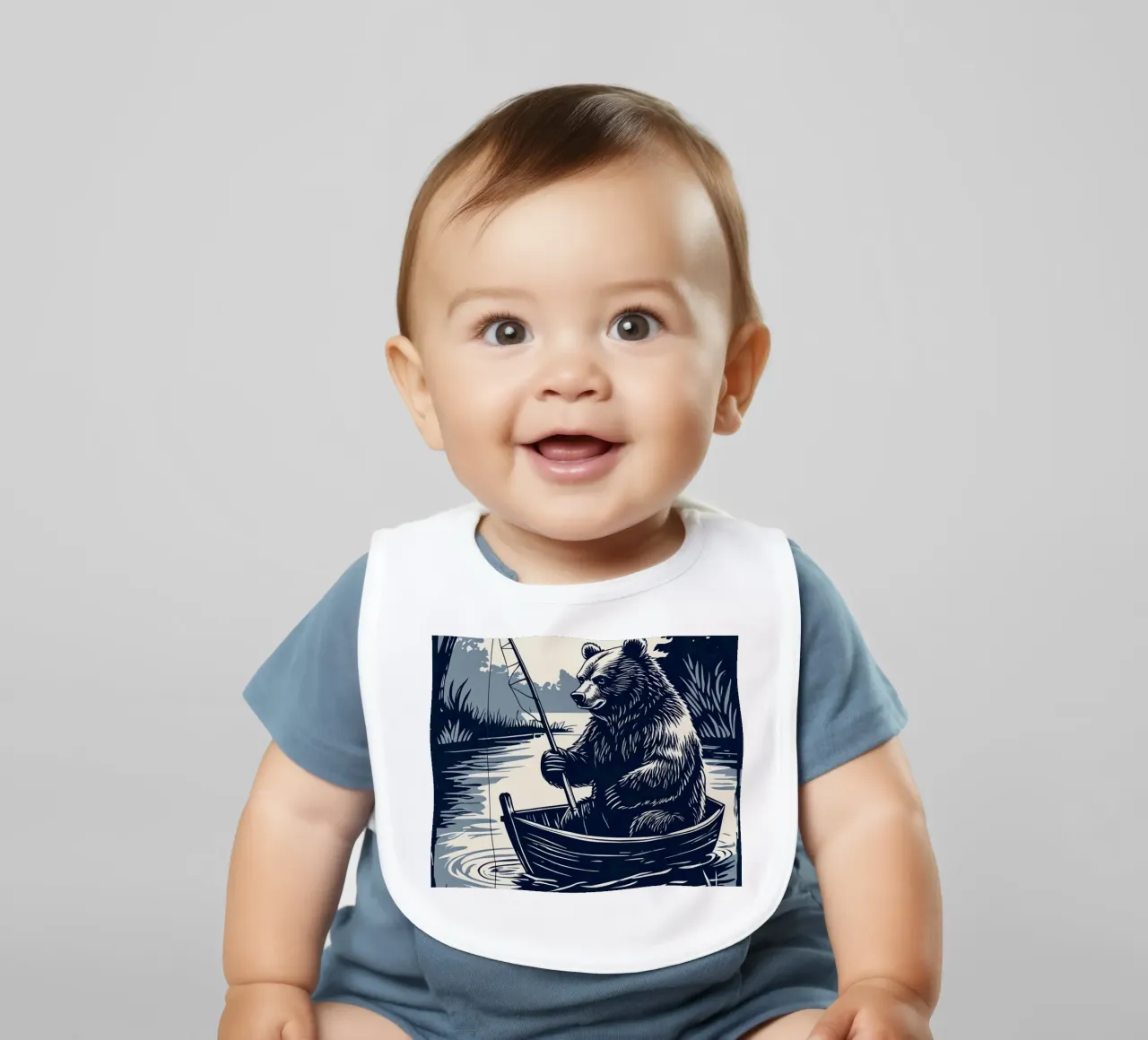 Bär beim Fischen in einem Boot Babylätzchen von DesignDoodle