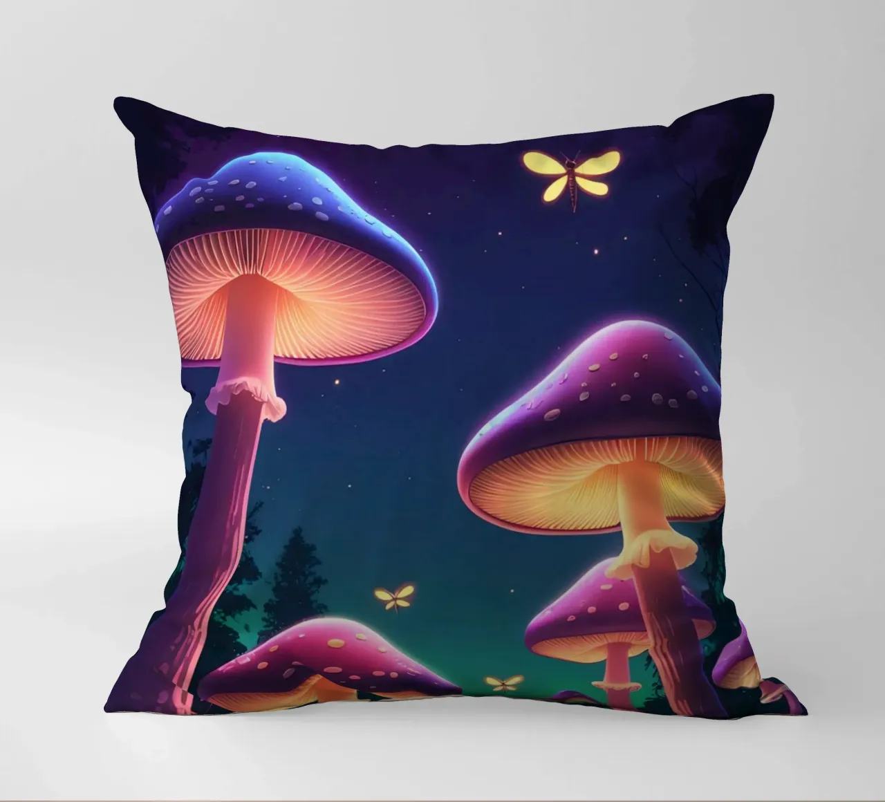 Funghi bioluminescenti e lucciole nella notte della foresta cuscino da DesignDoodle