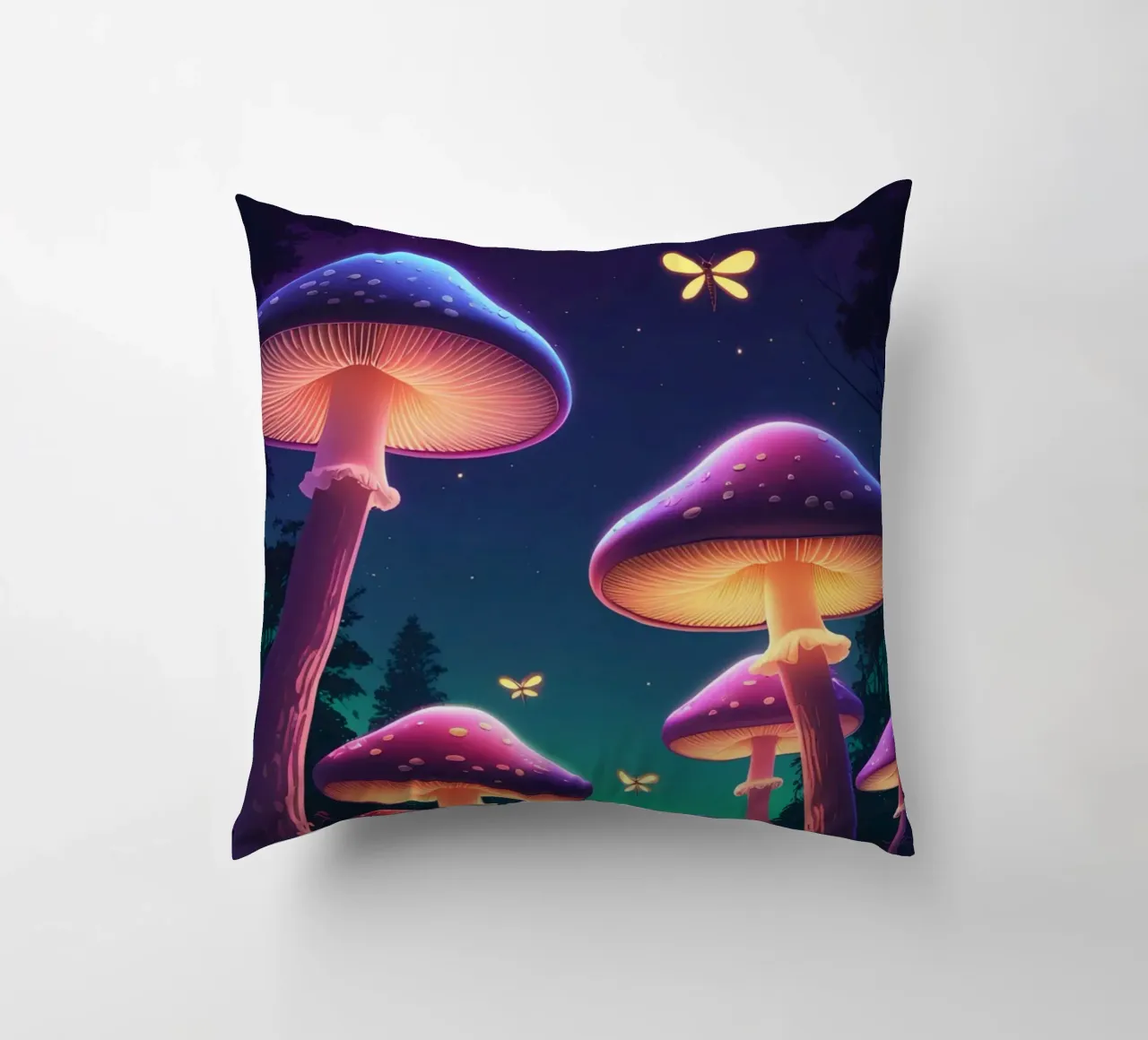 Funghi bioluminescenti e lucciole nella notte della foresta cuscino da DesignDoodle