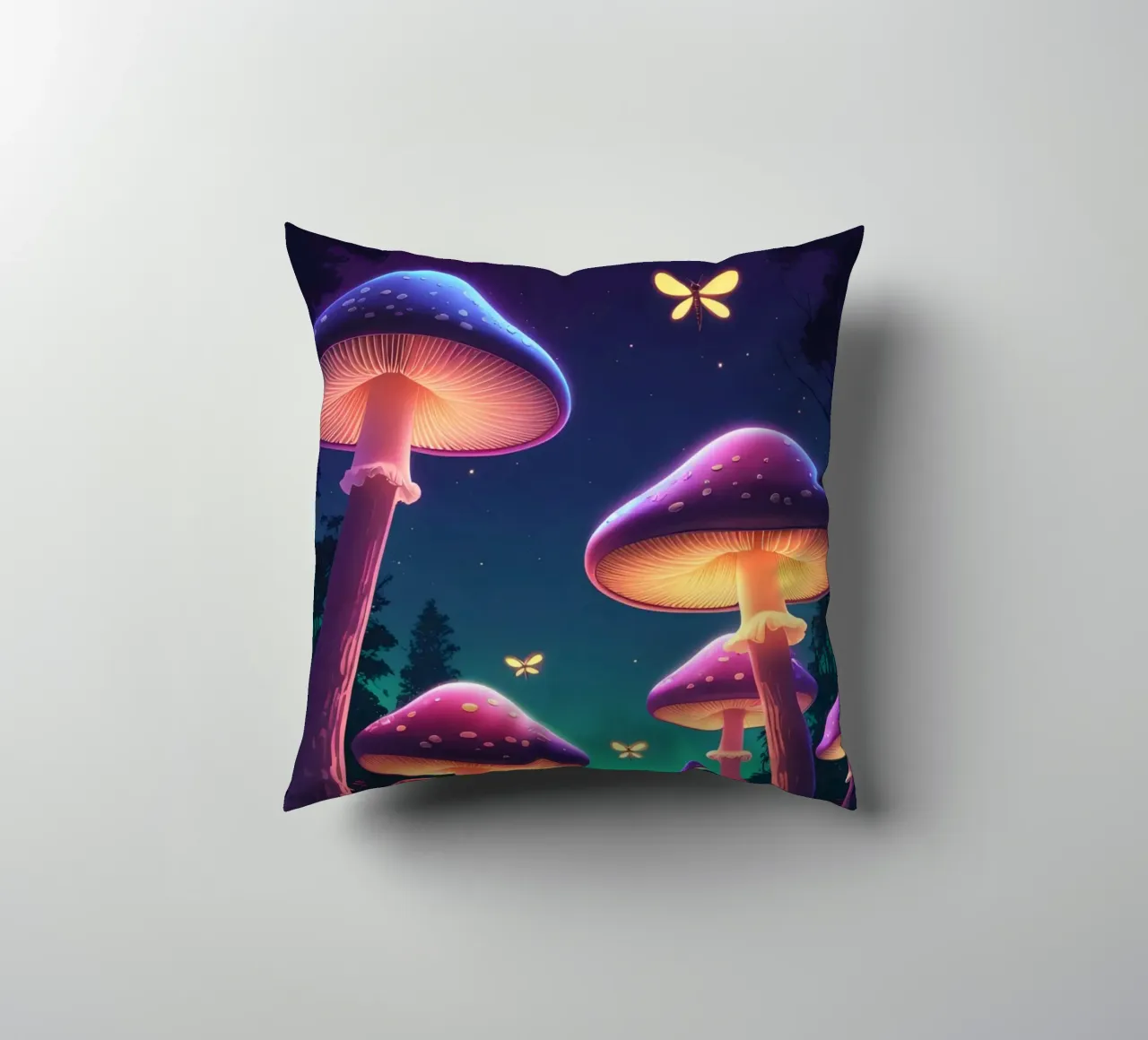 Funghi bioluminescenti e lucciole nella notte della foresta cuscino da DesignDoodle