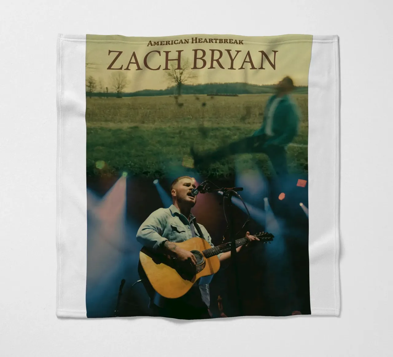Zach Bryan coperta in pile da esoygeboys