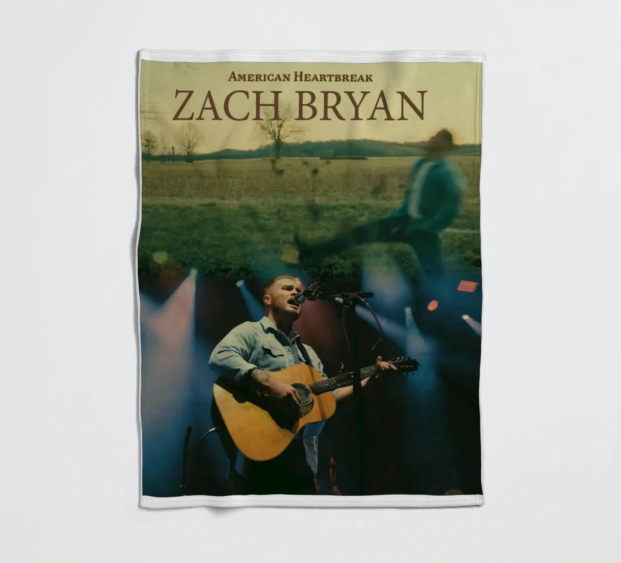 Zach Bryan coperta in pile da esoygeboys