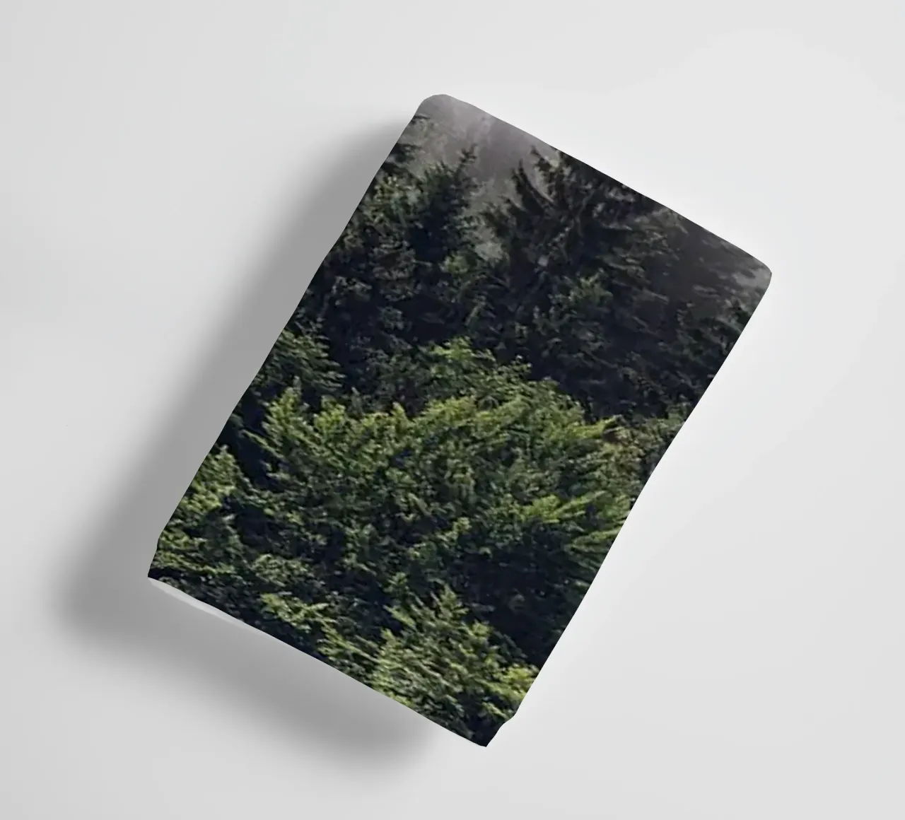 Nebbia della foresta asciugamano da bagno da Isaac Murray