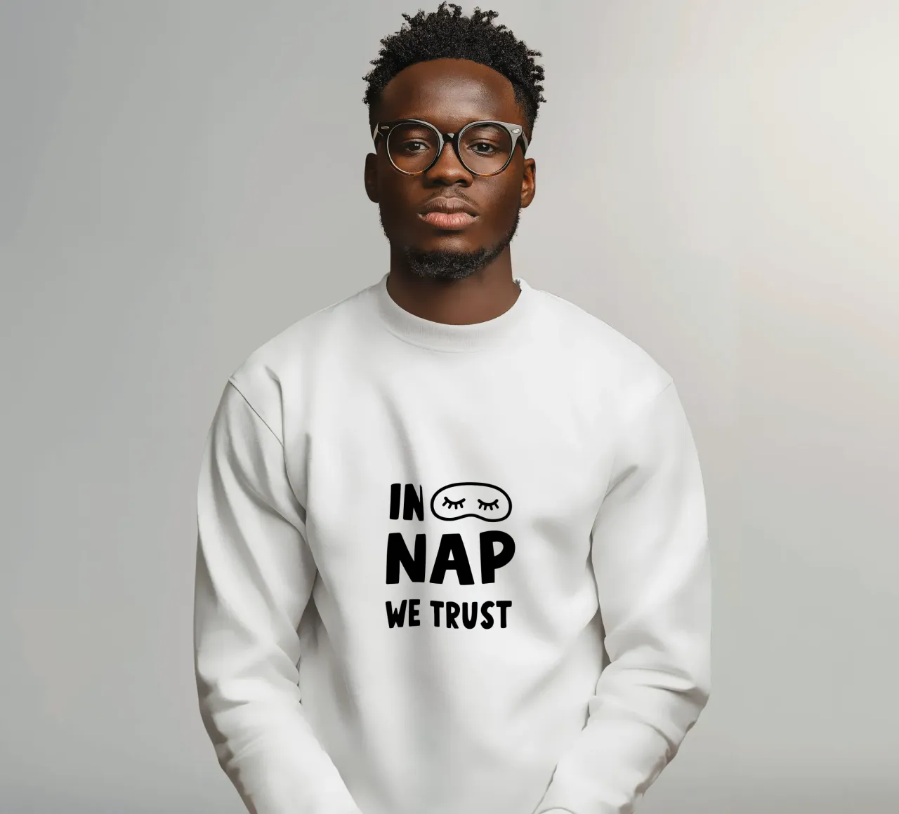 In Nap We Trust - Stampa artistica di Siesta Vibes in bianco e nero felpa da Kathrin Woo Design