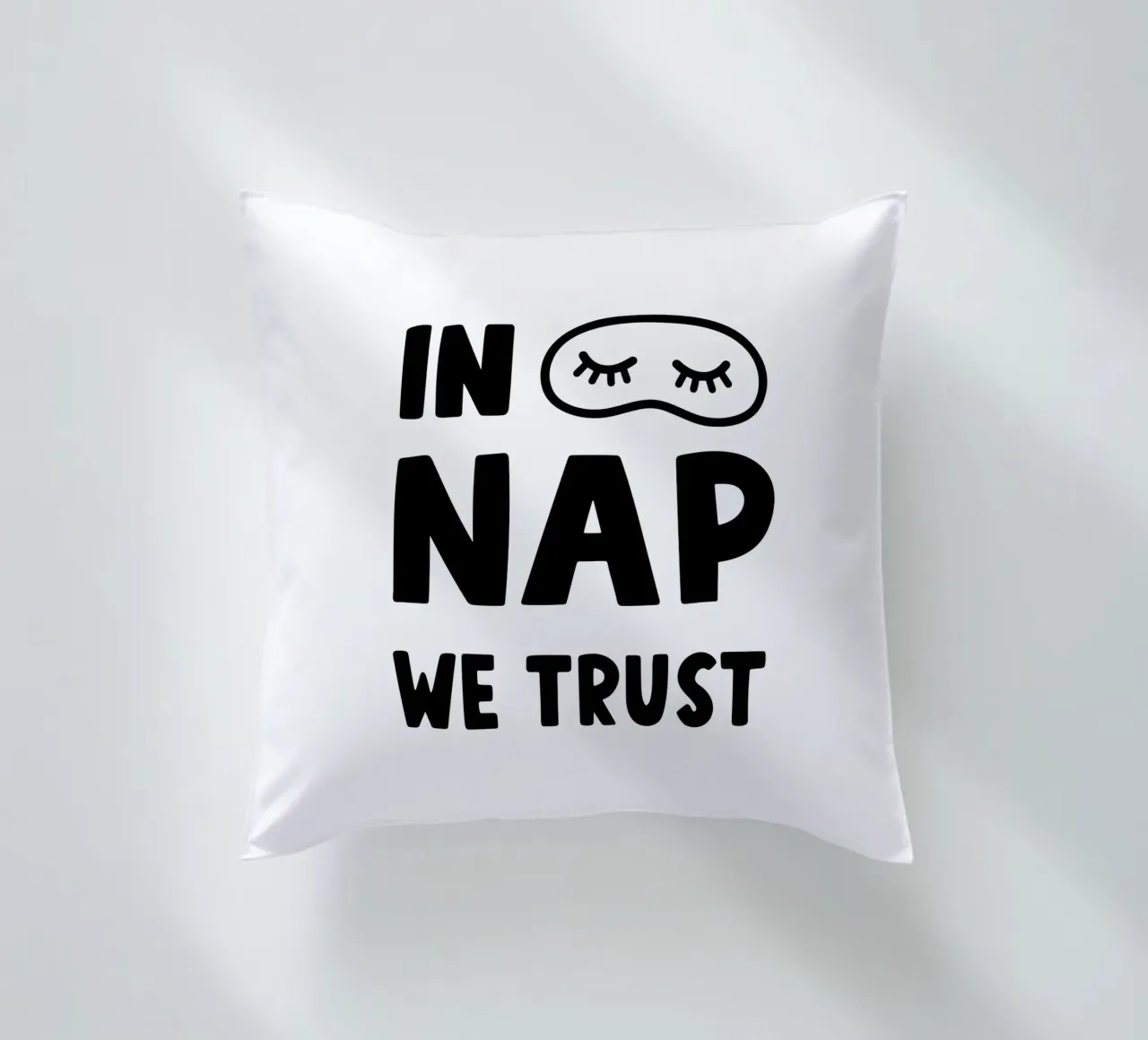 In Nap We Trust - Stampa artistica di Siesta Vibes in bianco e nero cuscino da Kathrin Woo Design