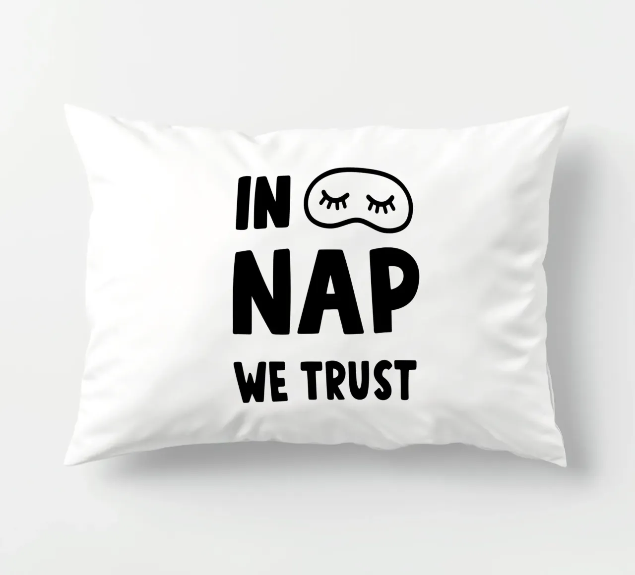 In Nap We Trust - Stampa artistica di Siesta Vibes in bianco e nero cuscino da Kathrin Woo Design