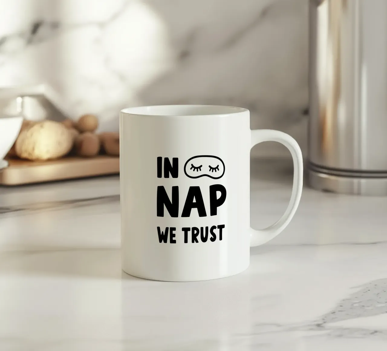 In Nap We Trust - Stampa artistica di Siesta Vibes in bianco e nero tazza in ceramica da Kathrin Woo Design