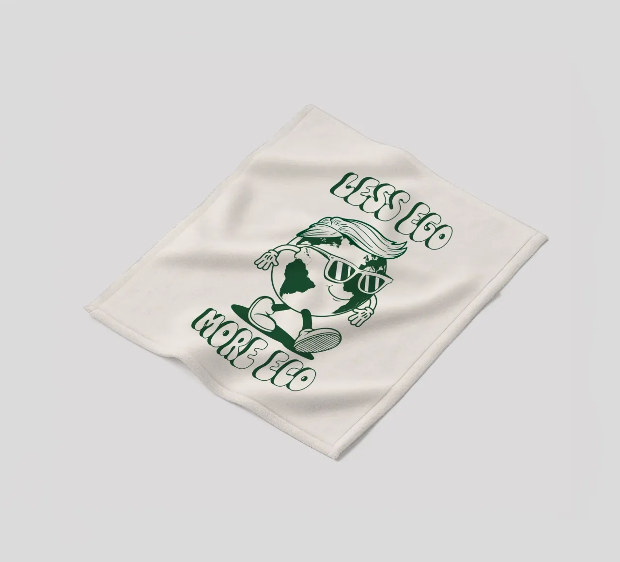 Meno Ego Più Eco coperta in pile da Eco Rebel Creative