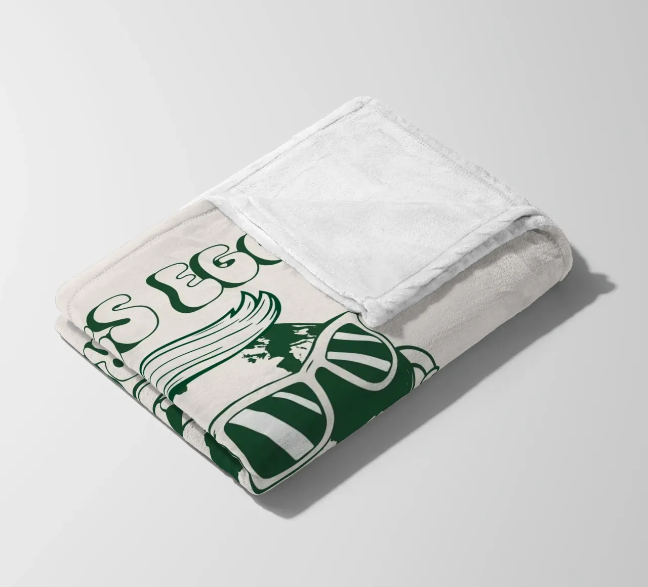 Meno Ego Più Eco coperta in pile da Eco Rebel Creative