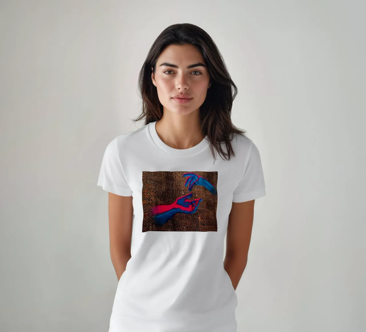 arte di strada, mani colorate a Manchaster (Inghilterra) t-shirt da atmospheric pictures