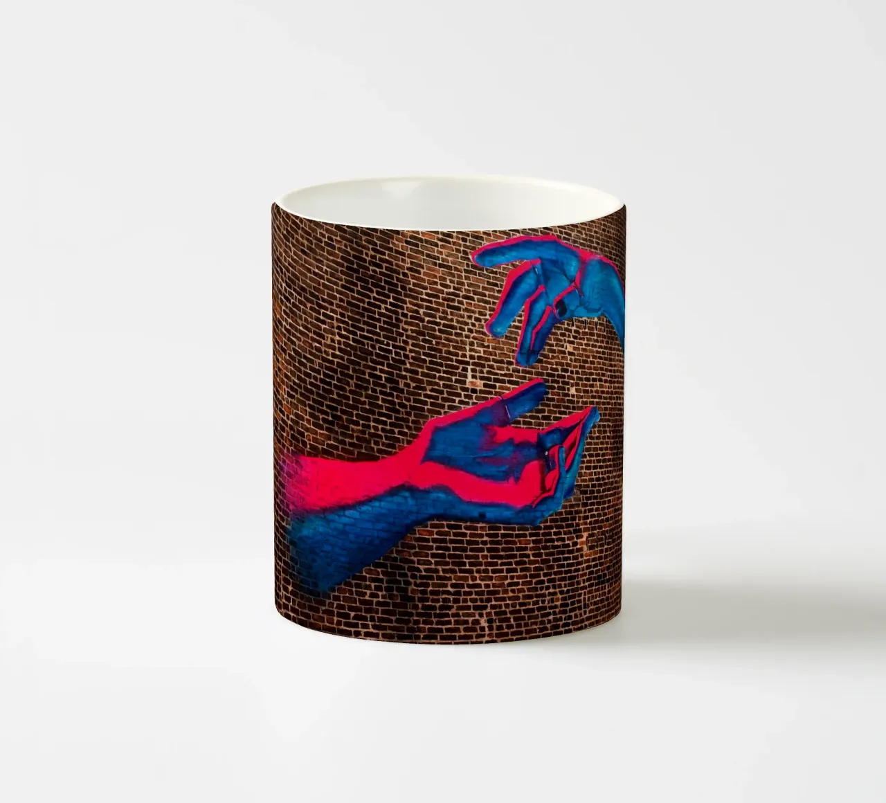 arte di strada, mani colorate a Manchaster (Inghilterra) tazza in ceramica da atmospheric pictures