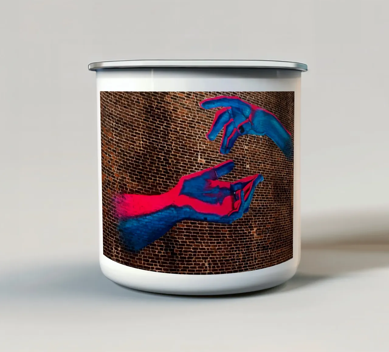 arte di strada, mani colorate a Manchaster (Inghilterra) tazza in smalto da atmospheric pictures
