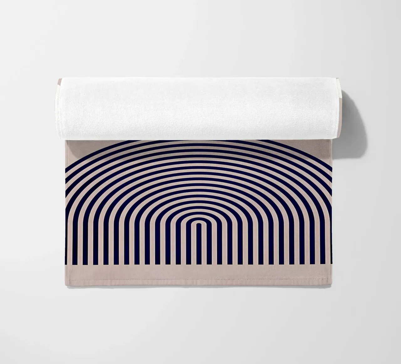 Minimalista telo mare da Noah Bouchard
