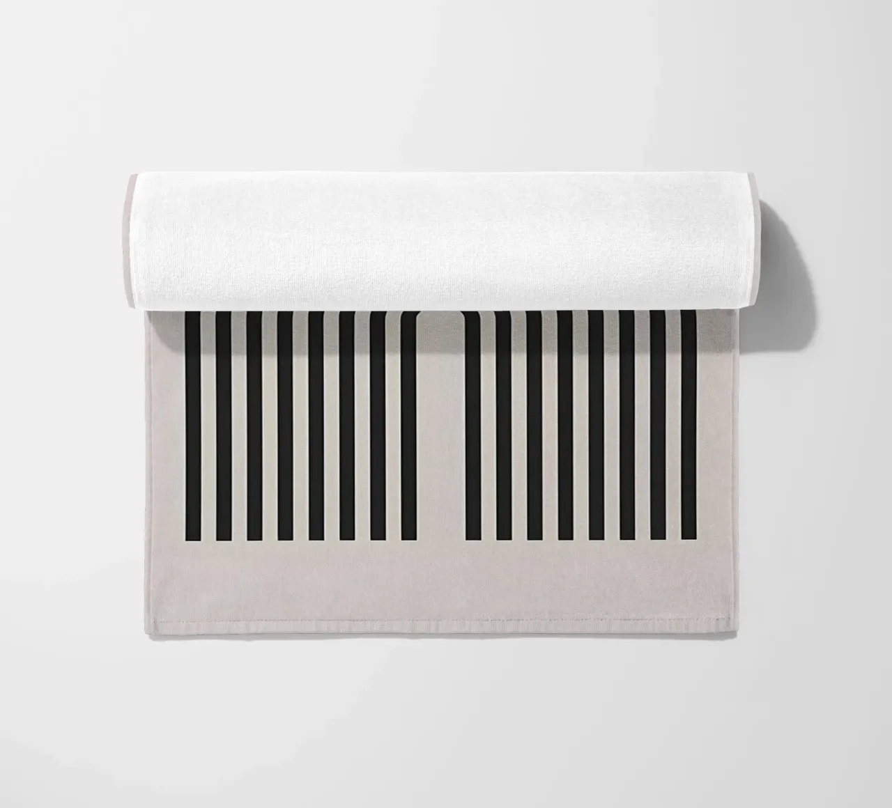 Minimalista telo mare da Noah Bouchard
