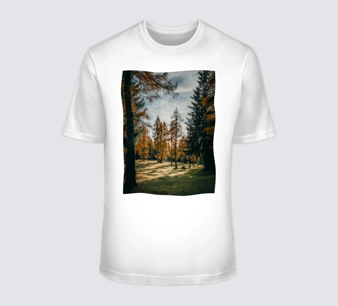 Herbstliche Lärchen in der Schweiz T-Shirt von mbgraphx2