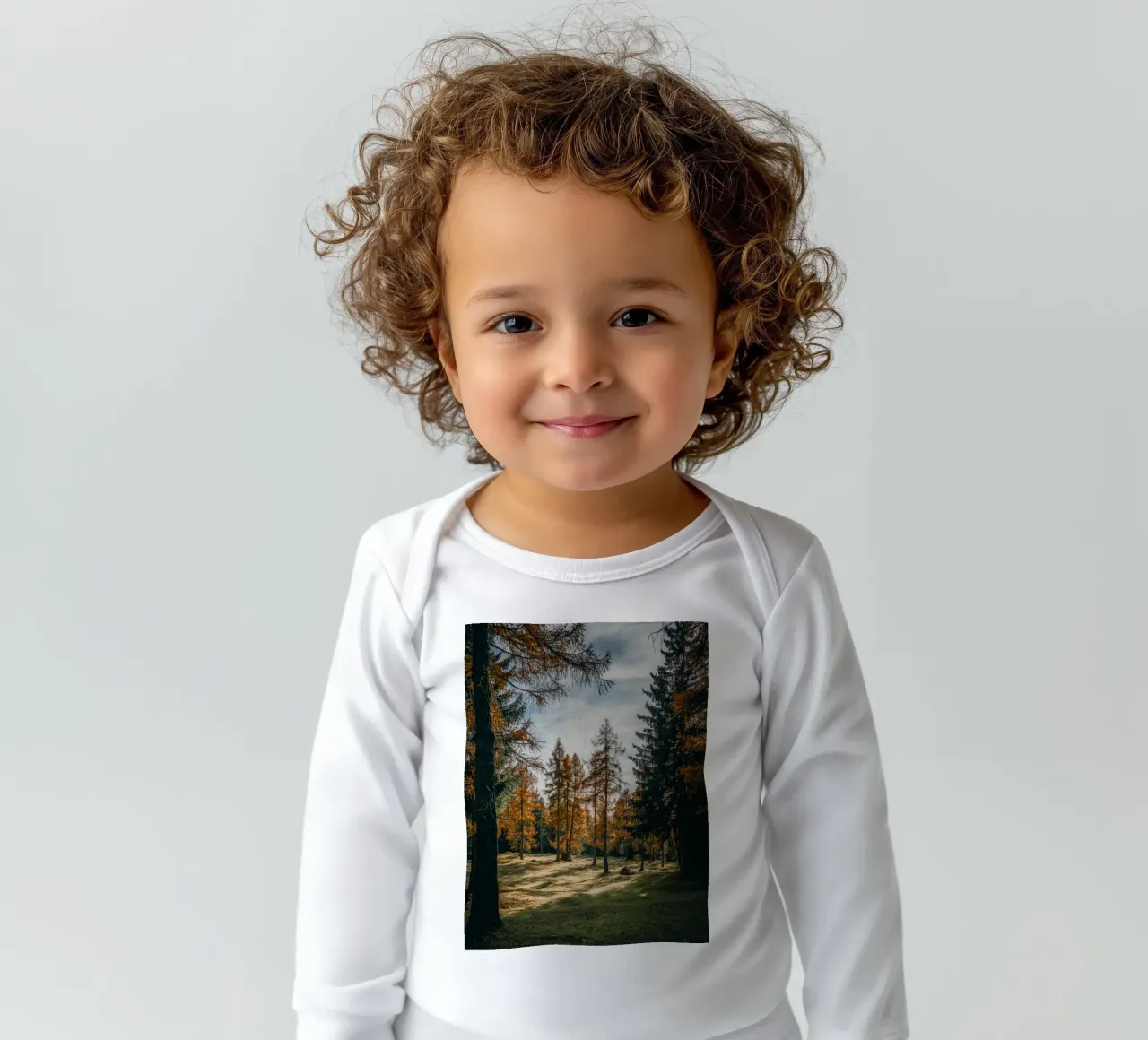 Herbstliche Lärchen in der Schweiz Langarm Babybody von mbgraphx2