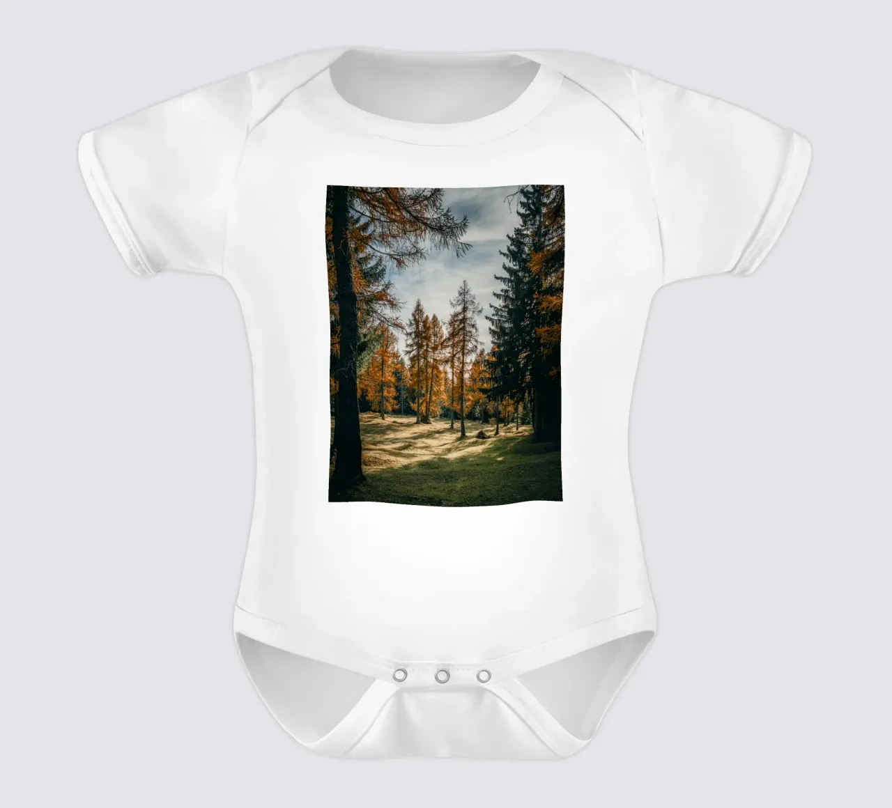 Herbstliche Lärchen in der Schweiz Kurzarm Babybody von mbgraphx2