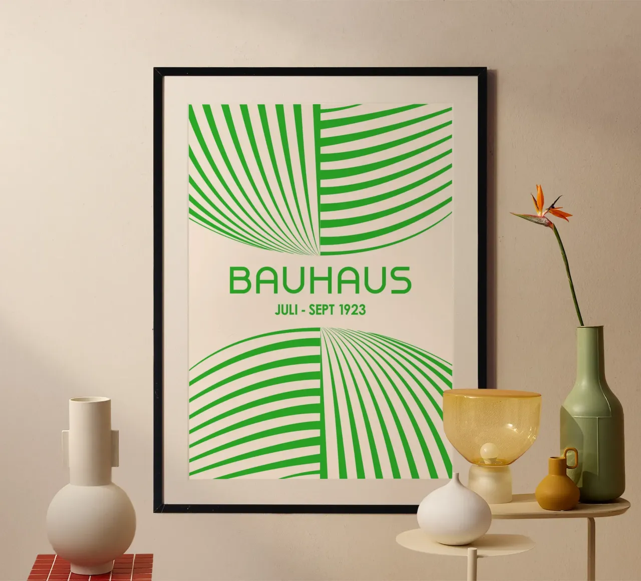 Kelly Green Bauhaus Abstract Art - Linee curve dinamiche Post poster da Grungeo
