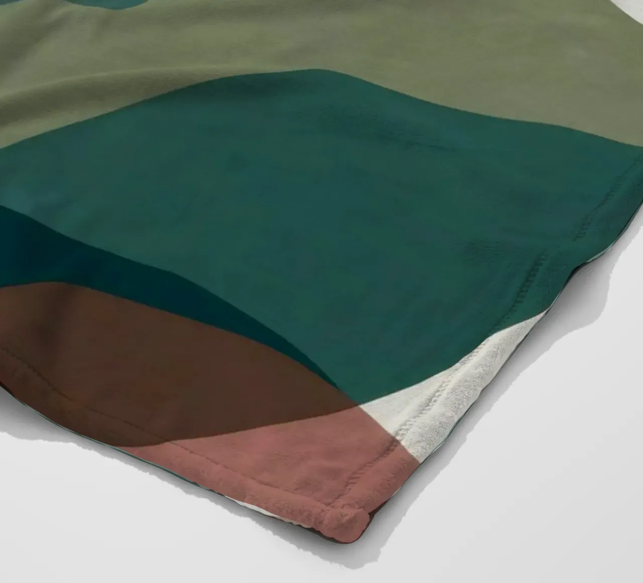 Strati di foglie di terra coperta in pile da Sun Riser