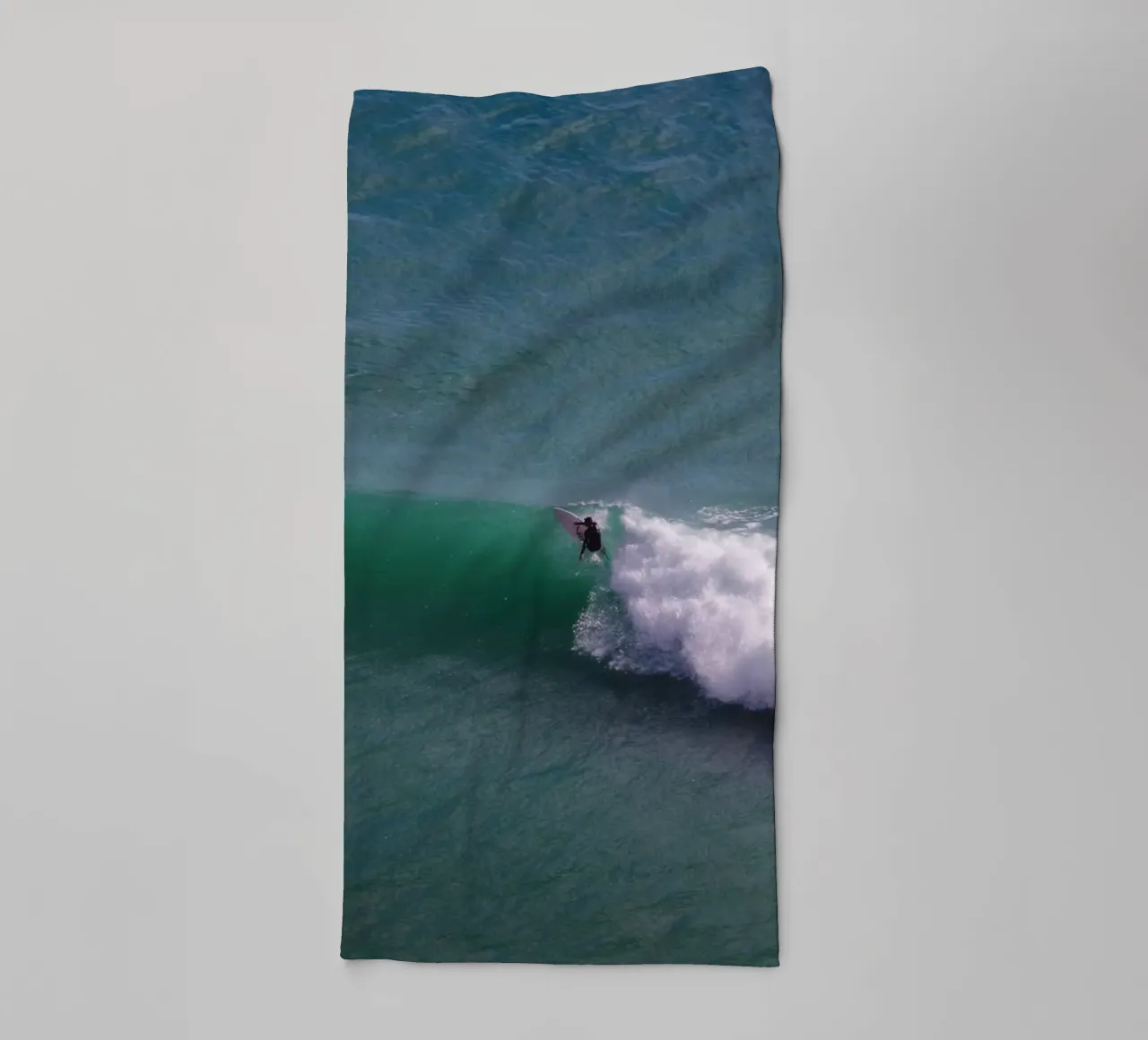 Surfer in Portugal asciugamano da bagno da Fjöllart