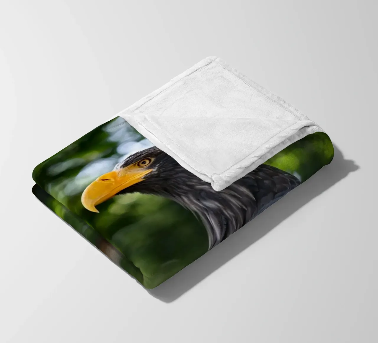 Primo piano di un'aquila in natura coperta in pile da DiveDuke
